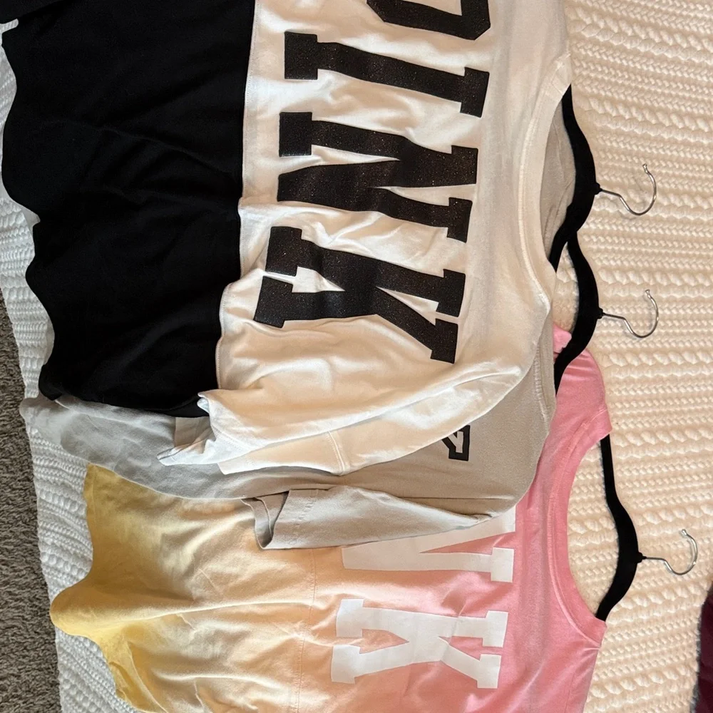 Victoria's Secret PINK t-shirt bundle - Picture 1 of 4